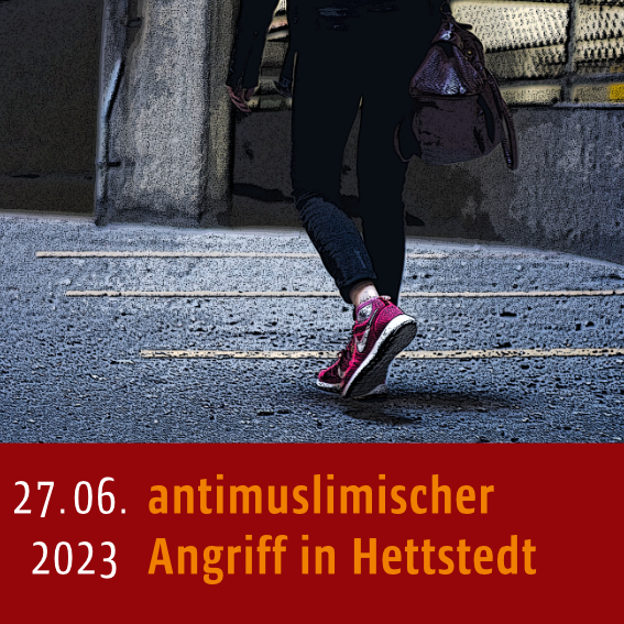 Eine Person in Chucks und mit Sportbeutel auf dem Gehweg, nur die Beine sind zu erkennen. Unter dem Bild steht "27.06.2023, antimuslimischer Angriff in Hettstedt"