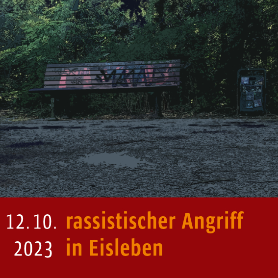 Eine mit Graffiti gemalte Parkbank am Abend. Unter dem Bild steht: 12.10.2023, rassistischer Angriff in Eisleben